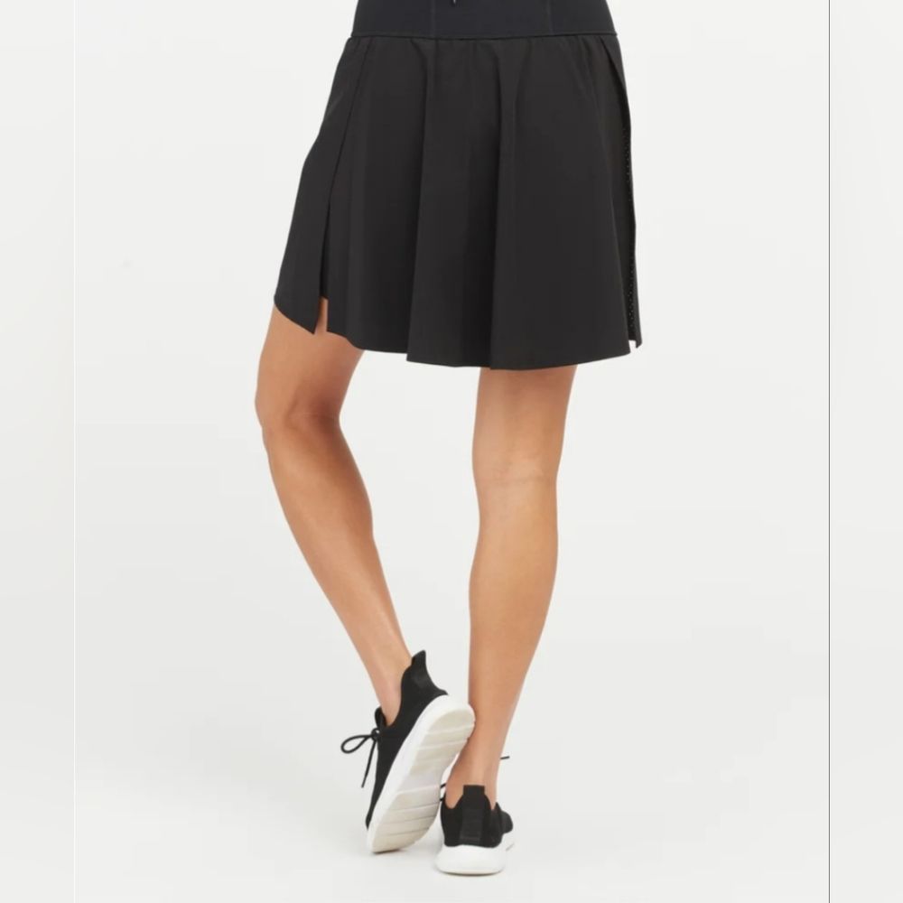 NWT SPANX Get Moving Black Skort Long Woman’s Large